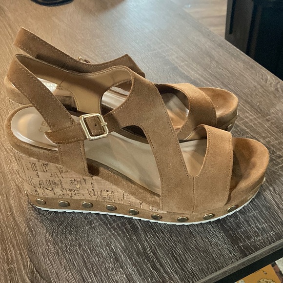 Bleecker & Bond Tan Wedges - Picture 1 of 4